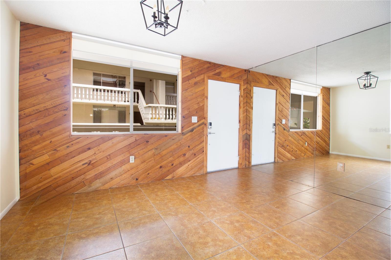 Image 5 of 51 For 2623 Seville Boulevard 203