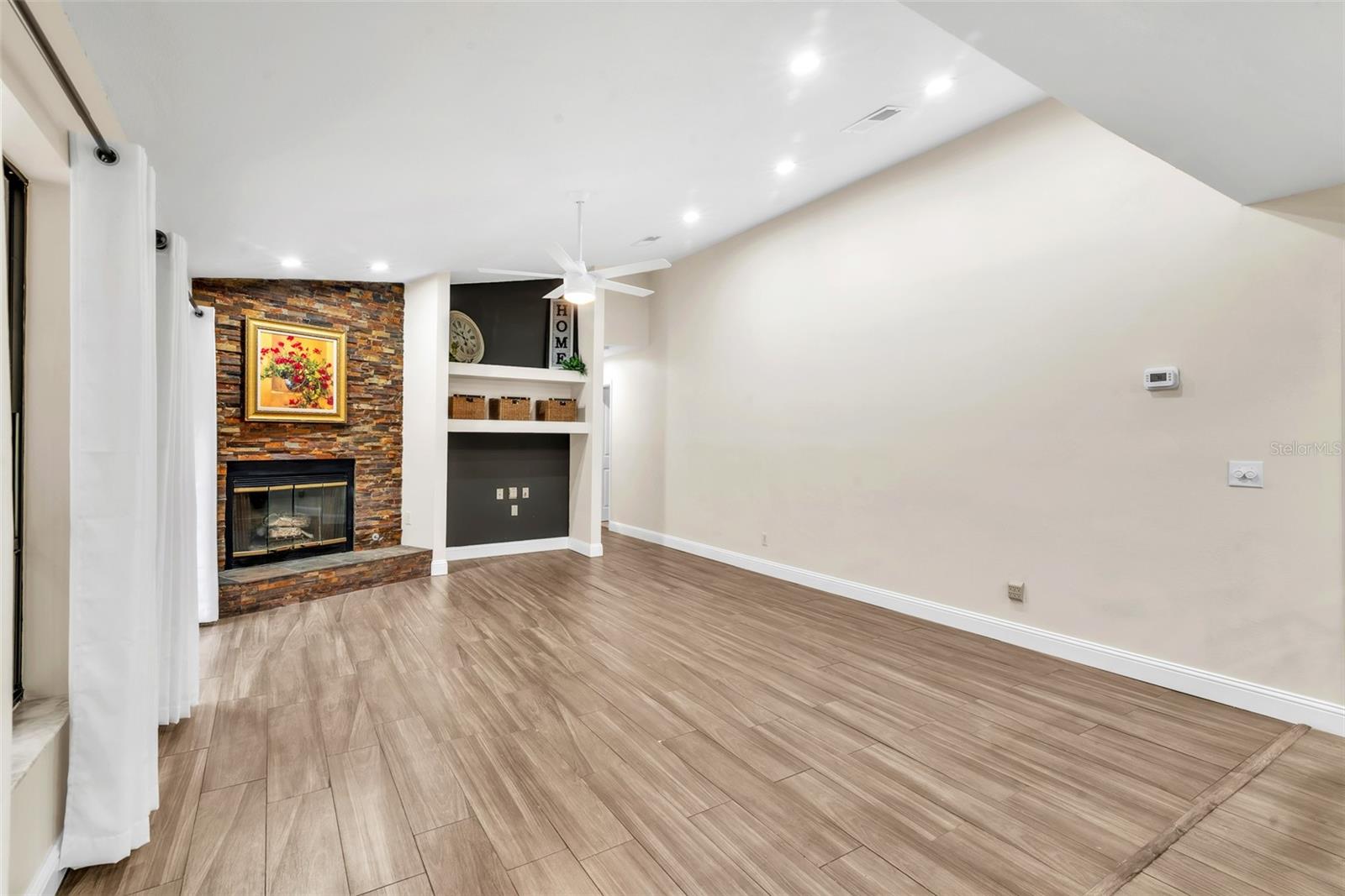 Image 11 of 41 For 910 Kingscote Court