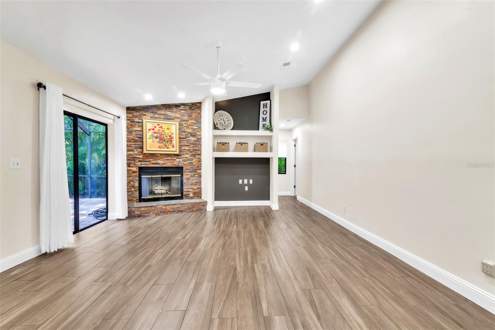 Image 12 of 41 For 910 Kingscote Court