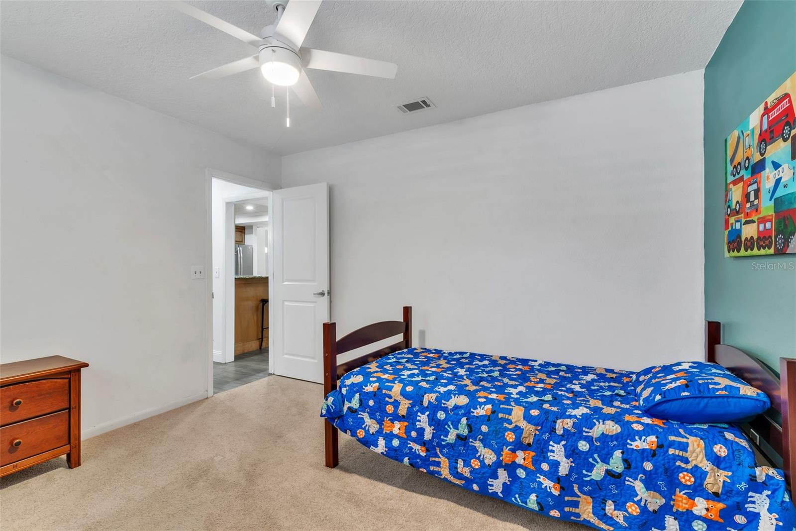 Image 15 of 41 For 910 Kingscote Court