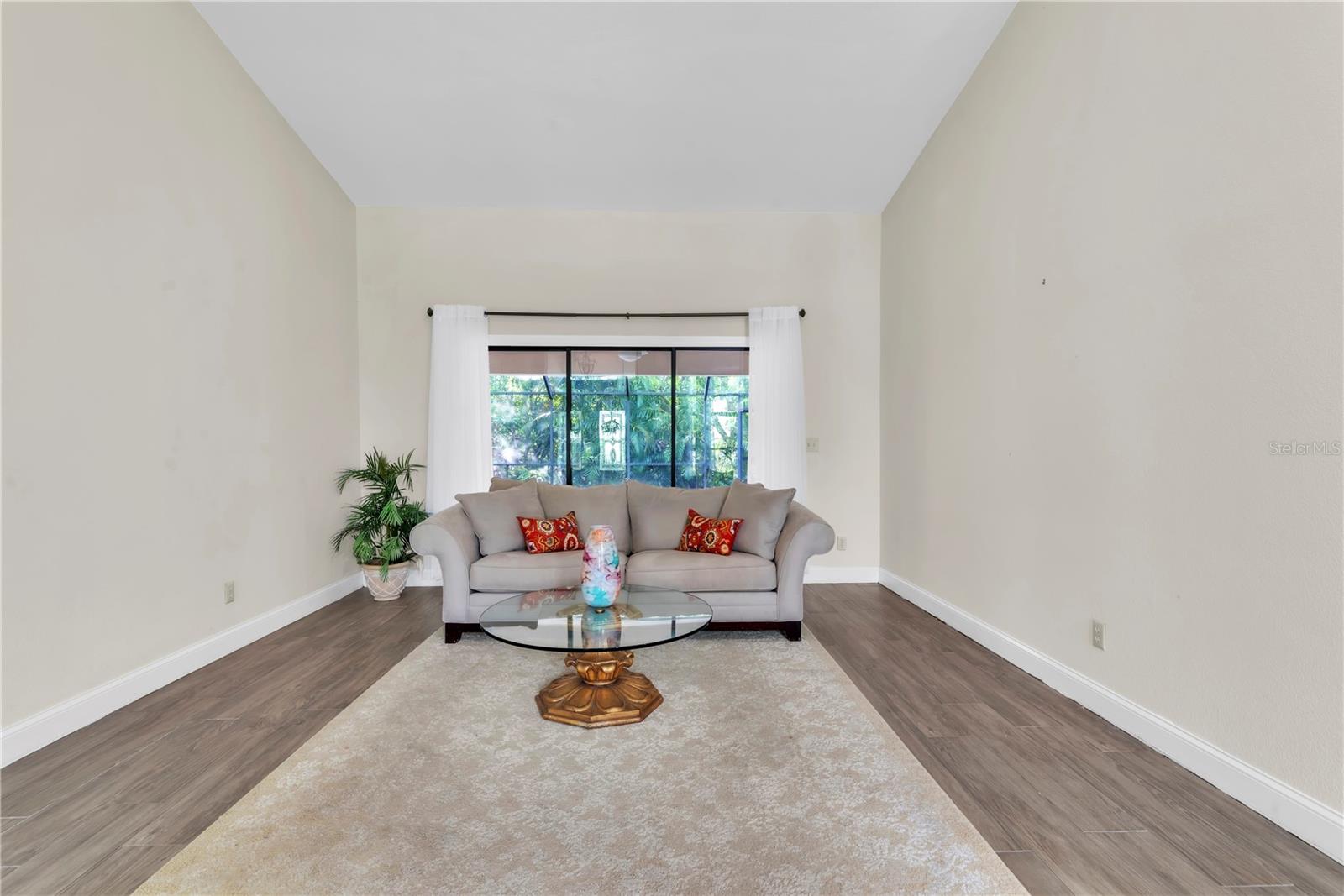 Image 2 of 41 For 910 Kingscote Court