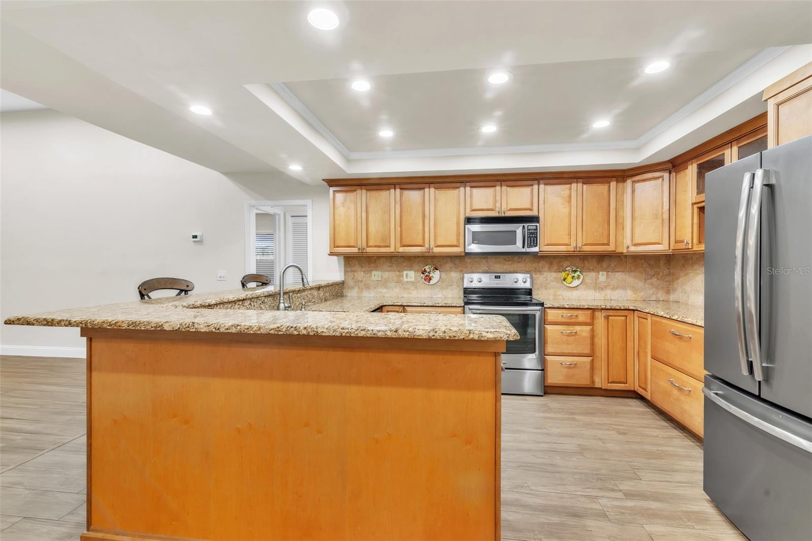 Image 6 of 41 For 910 Kingscote Court