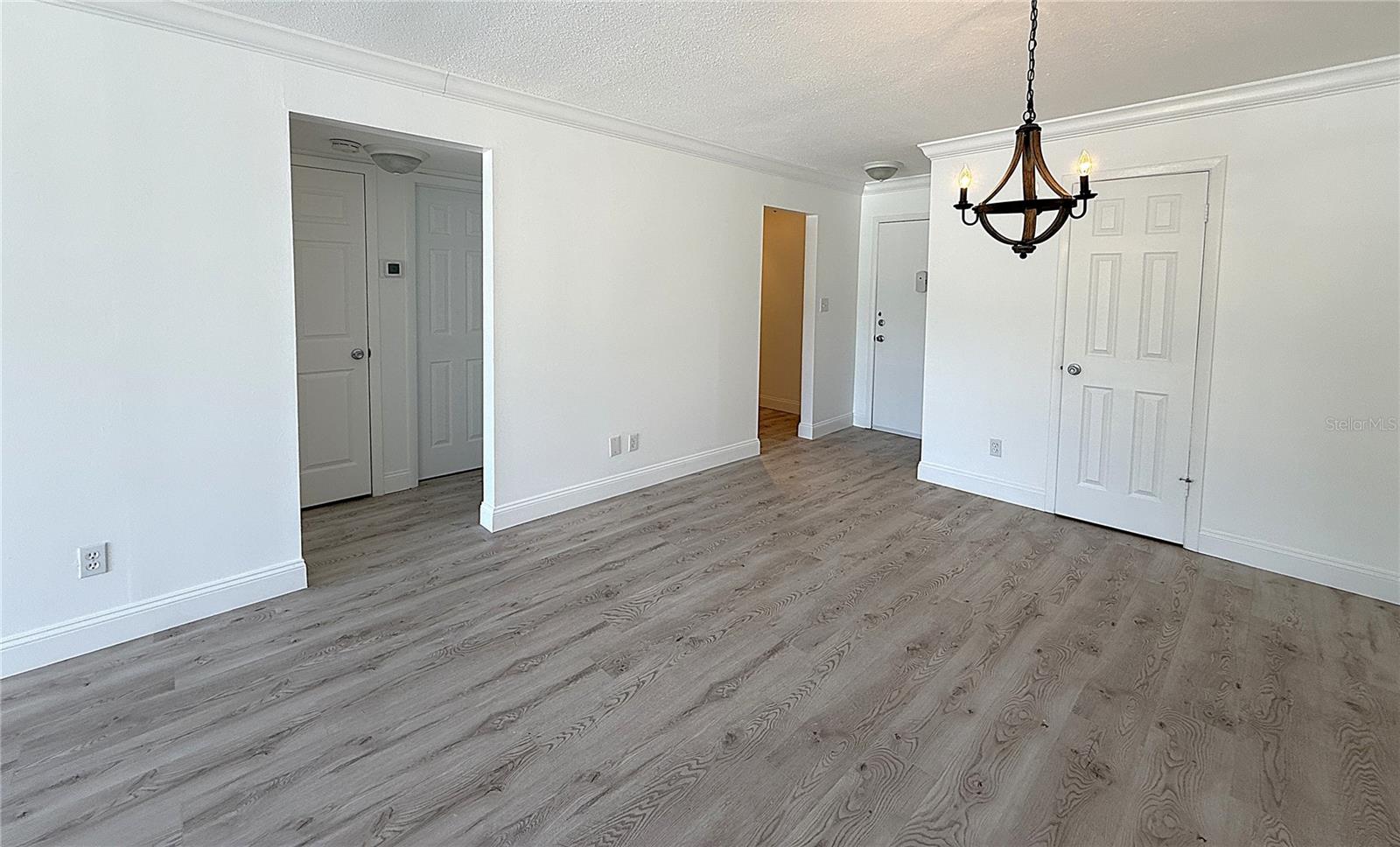 Image 10 of 18 For 4606 Gray Street 208