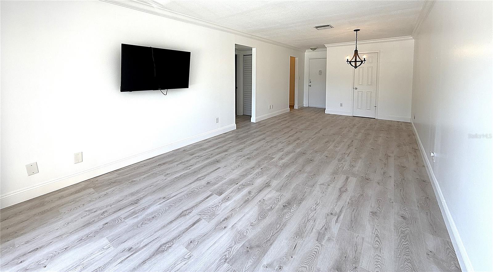 Image 3 of 18 For 4606 Gray Street 208