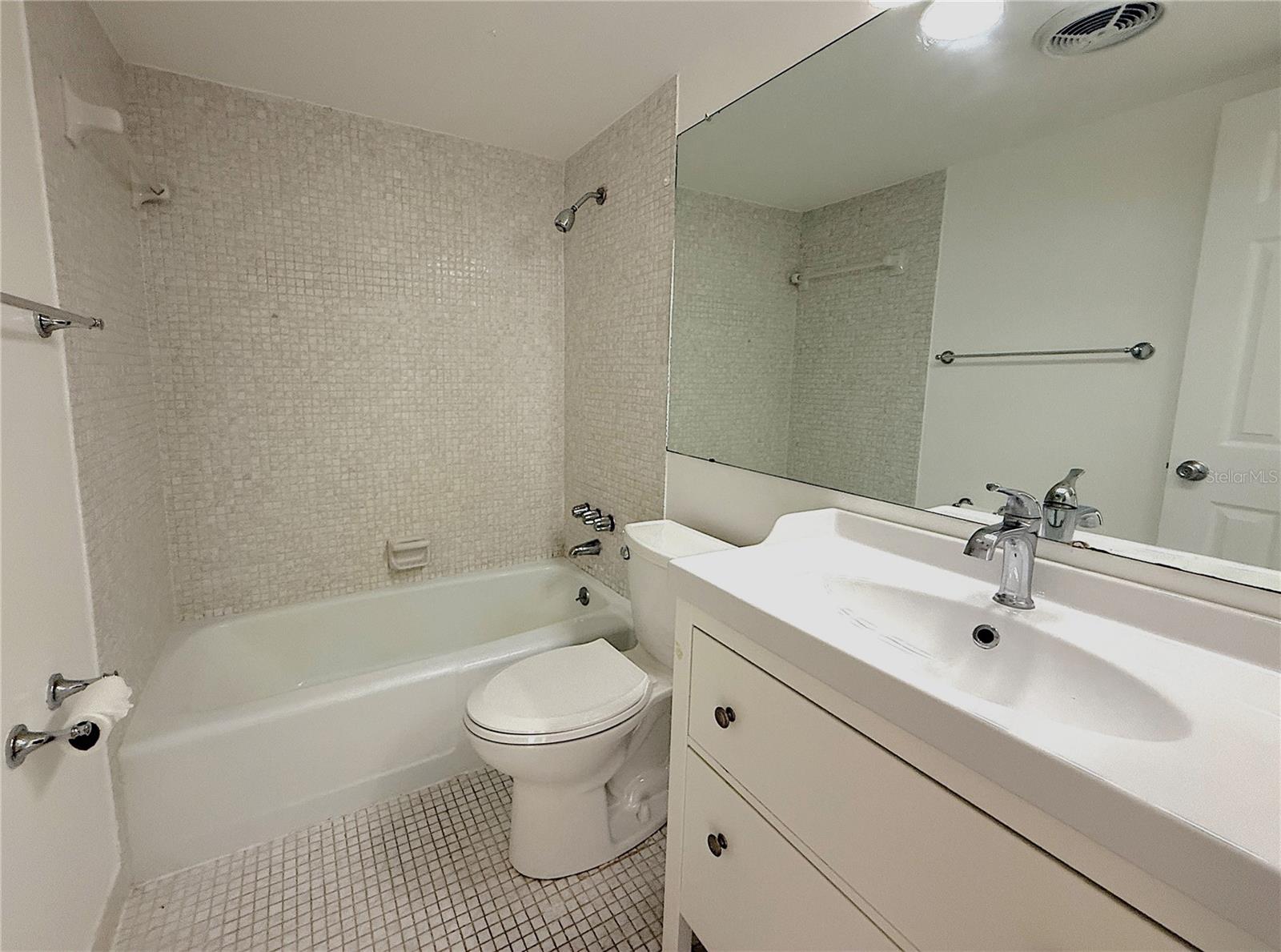 Image 9 of 18 For 4606 Gray Street 208