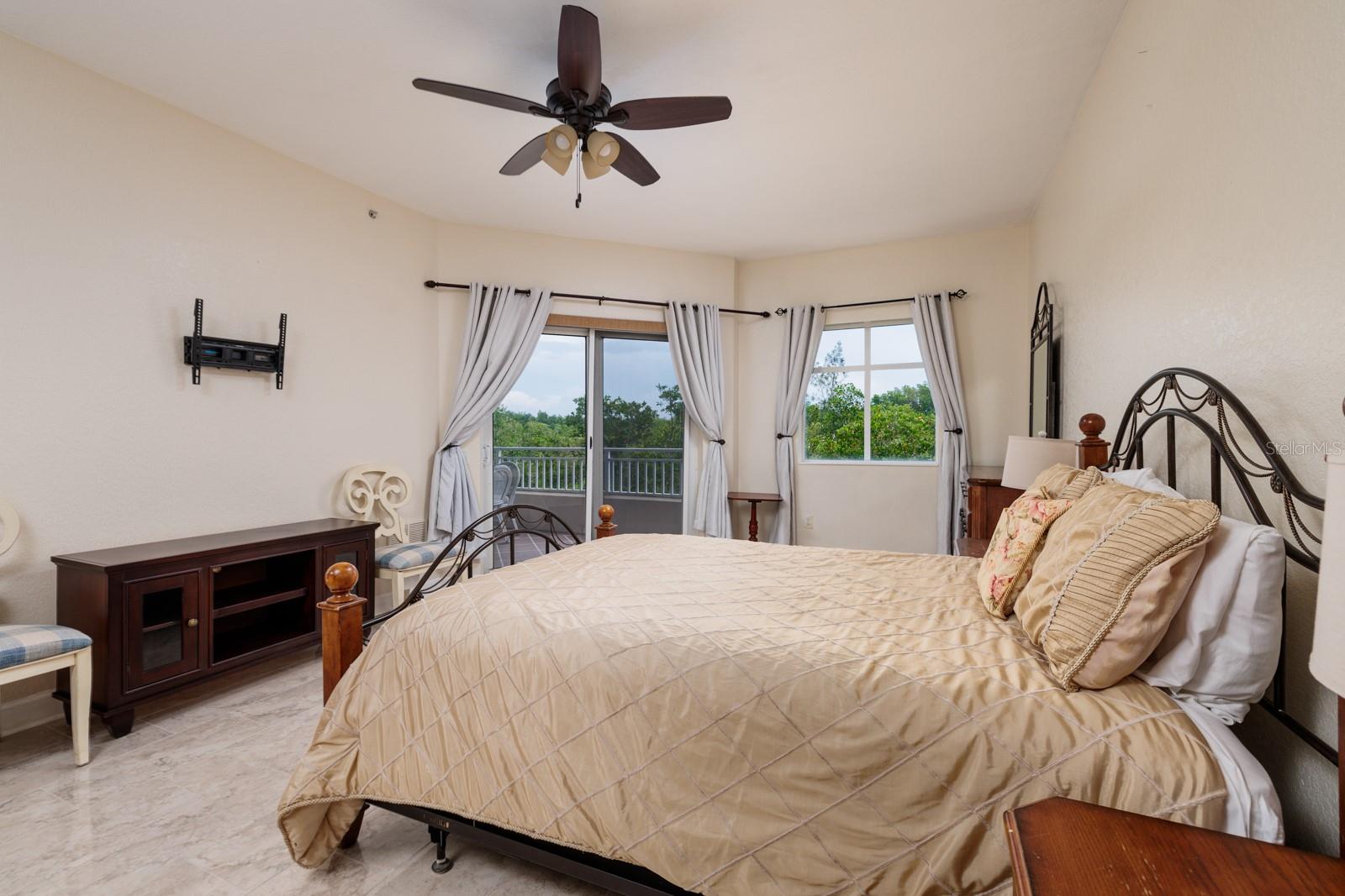 Image 18 of 39 For 12077 Gandy Boulevard N 333