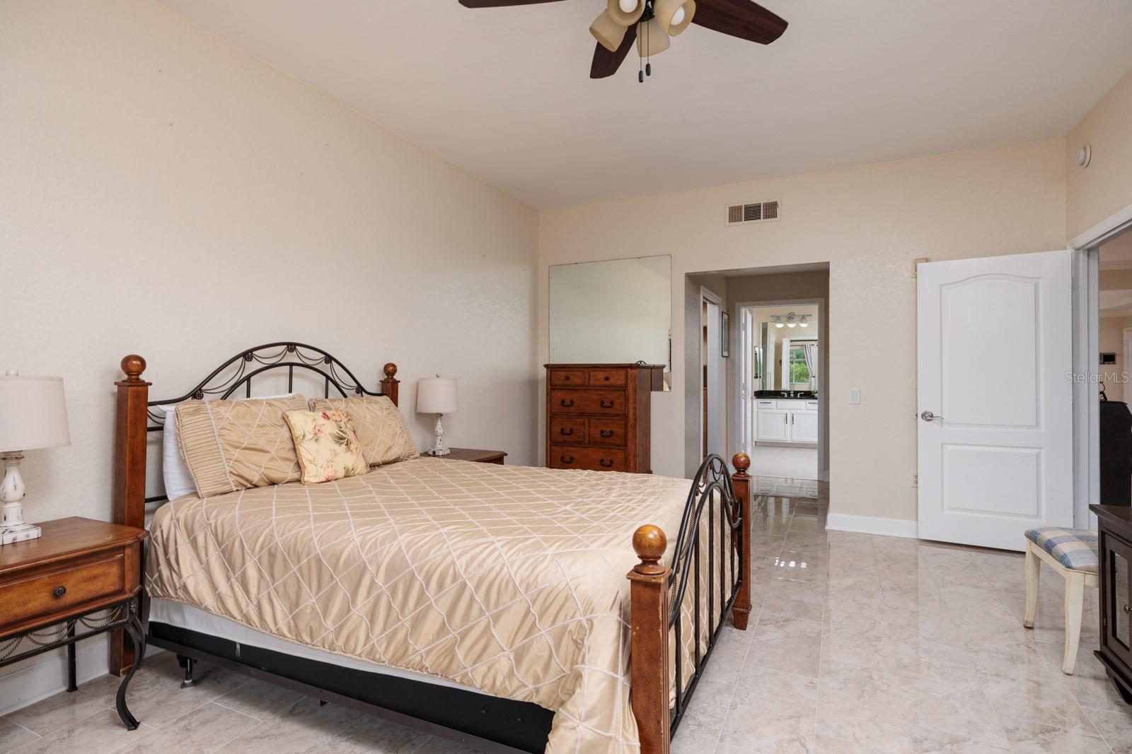 Image 20 of 39 For 12077 Gandy Boulevard N 333