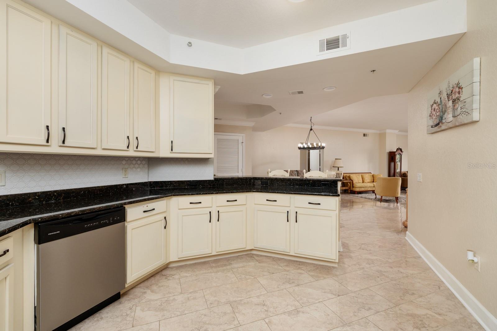 Image 7 of 39 For 12077 Gandy Boulevard N 333