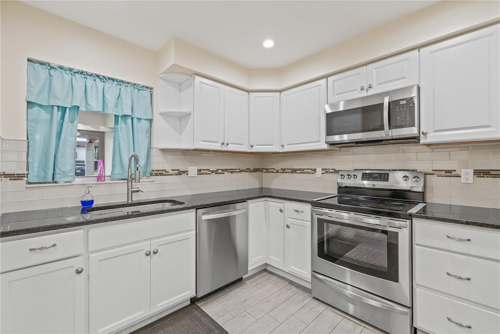 Image 18 of 42 For 3368 Ramblewood Place 37-d-1