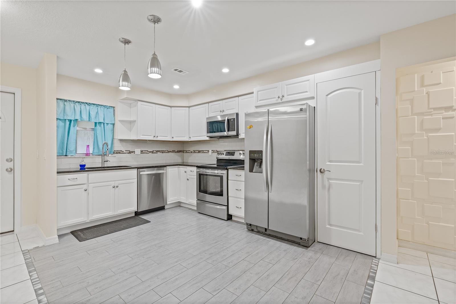 Image 3 of 42 For 3368 Ramblewood Place 37-d-1