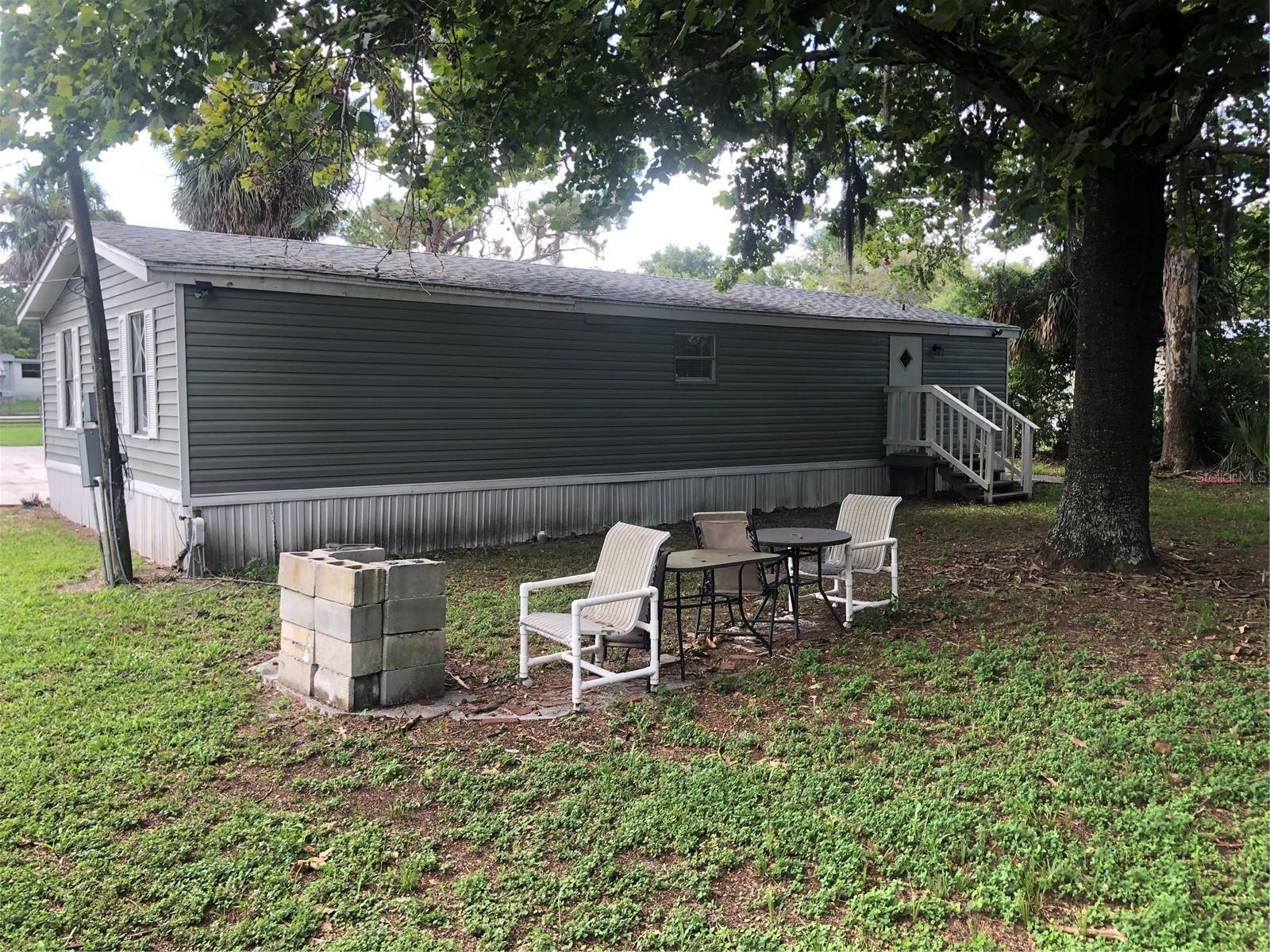 Image 4 of 25 For 15739 Brenda Street