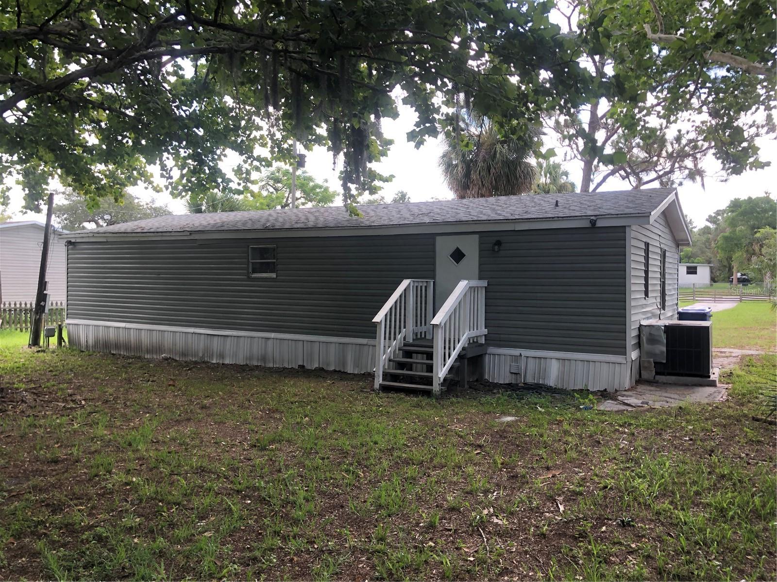 Image 6 of 25 For 15739 Brenda Street
