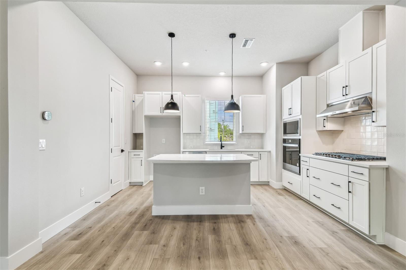 Listing photo id 11 for 6605 Nebraska Avenue 23