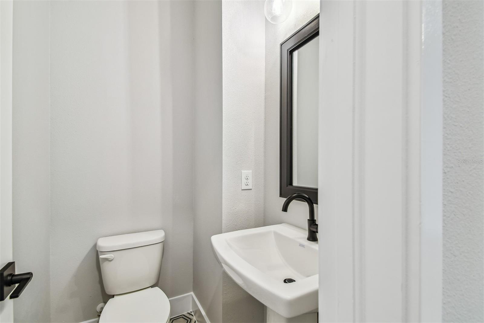 Listing photo id 36 for 6605 Nebraska Avenue 23