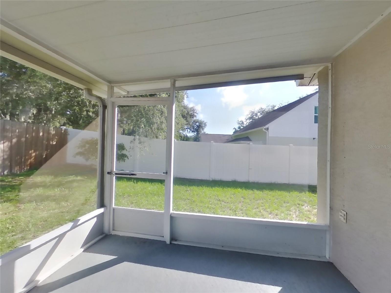Image 15 of 16 For 24633 Laurel Ridge Drive
