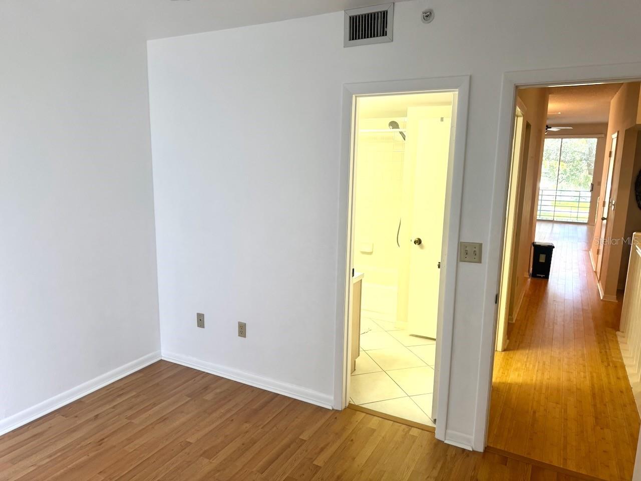 Image 14 of 23 For 320 Island Way 207