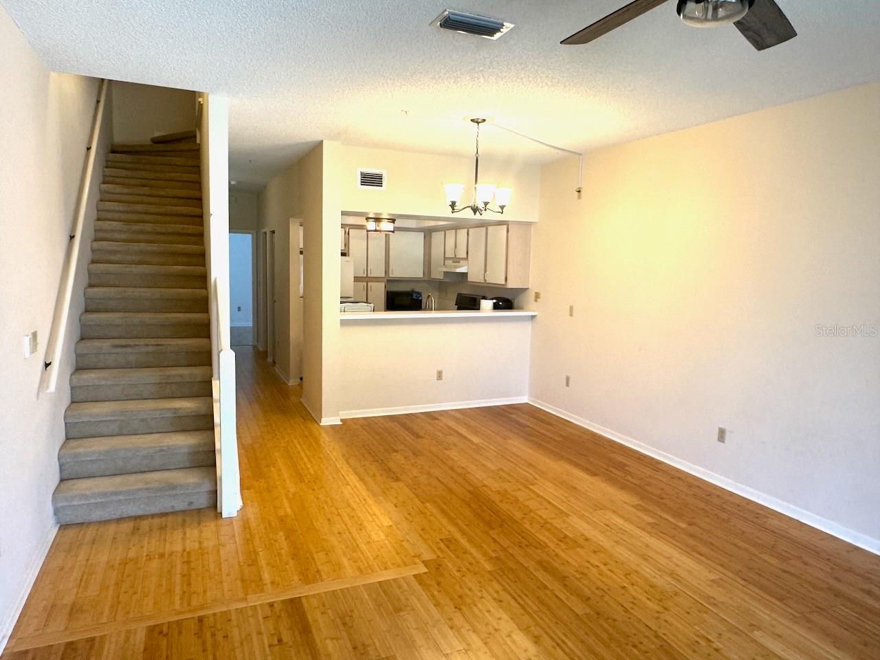 Image 6 of 23 For 320 Island Way 207