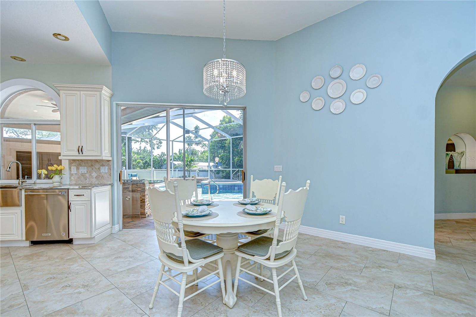Image 18 of 49 For 2504 Oak Landing Drive
