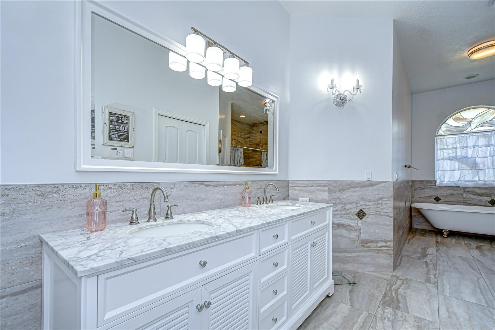 Image 21 of 49 For 2504 Oak Landing Drive