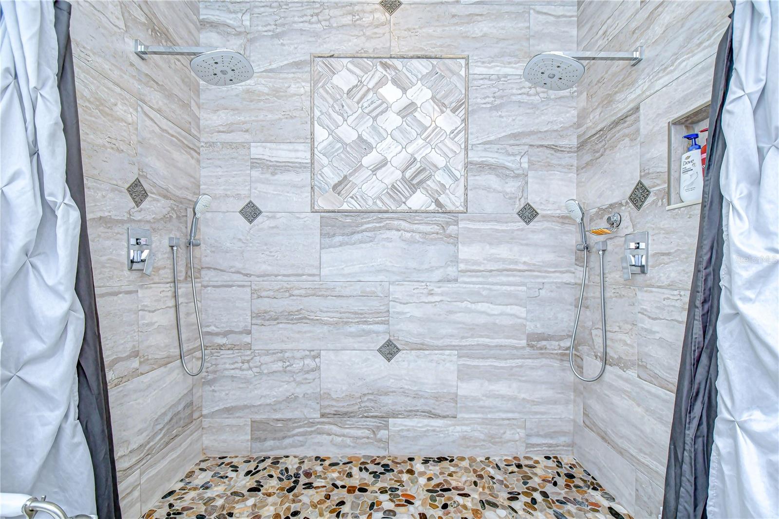 Image 23 of 49 For 2504 Oak Landing Drive