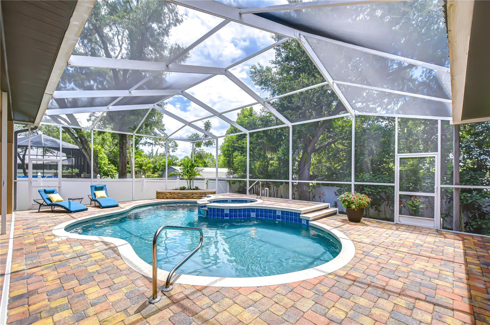 Image 3 of 49 For 2504 Oak Landing Drive