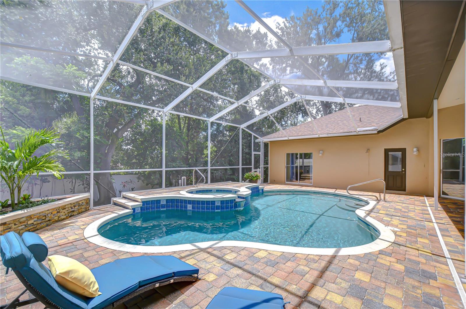Image 37 of 49 For 2504 Oak Landing Drive