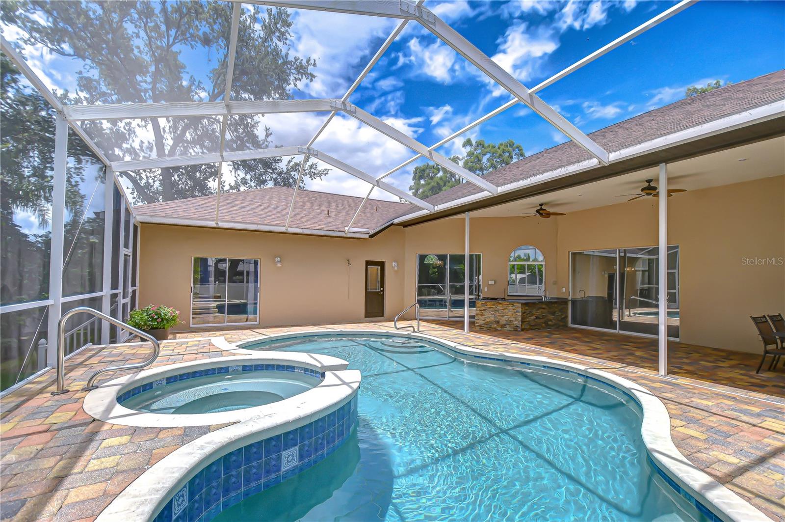 Image 4 of 49 For 2504 Oak Landing Drive