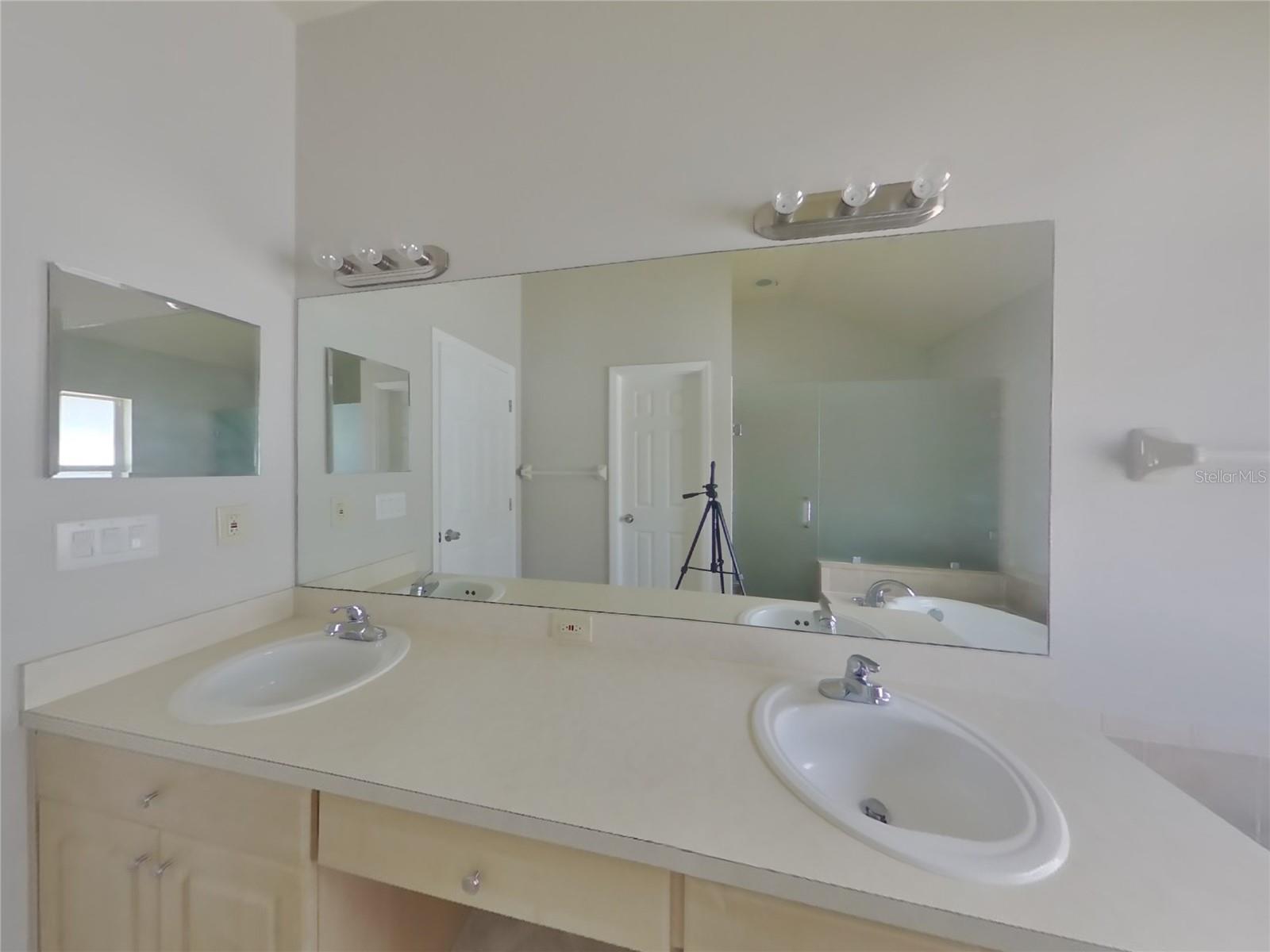 Image 8 of 17 For 5423 Braddock Drive