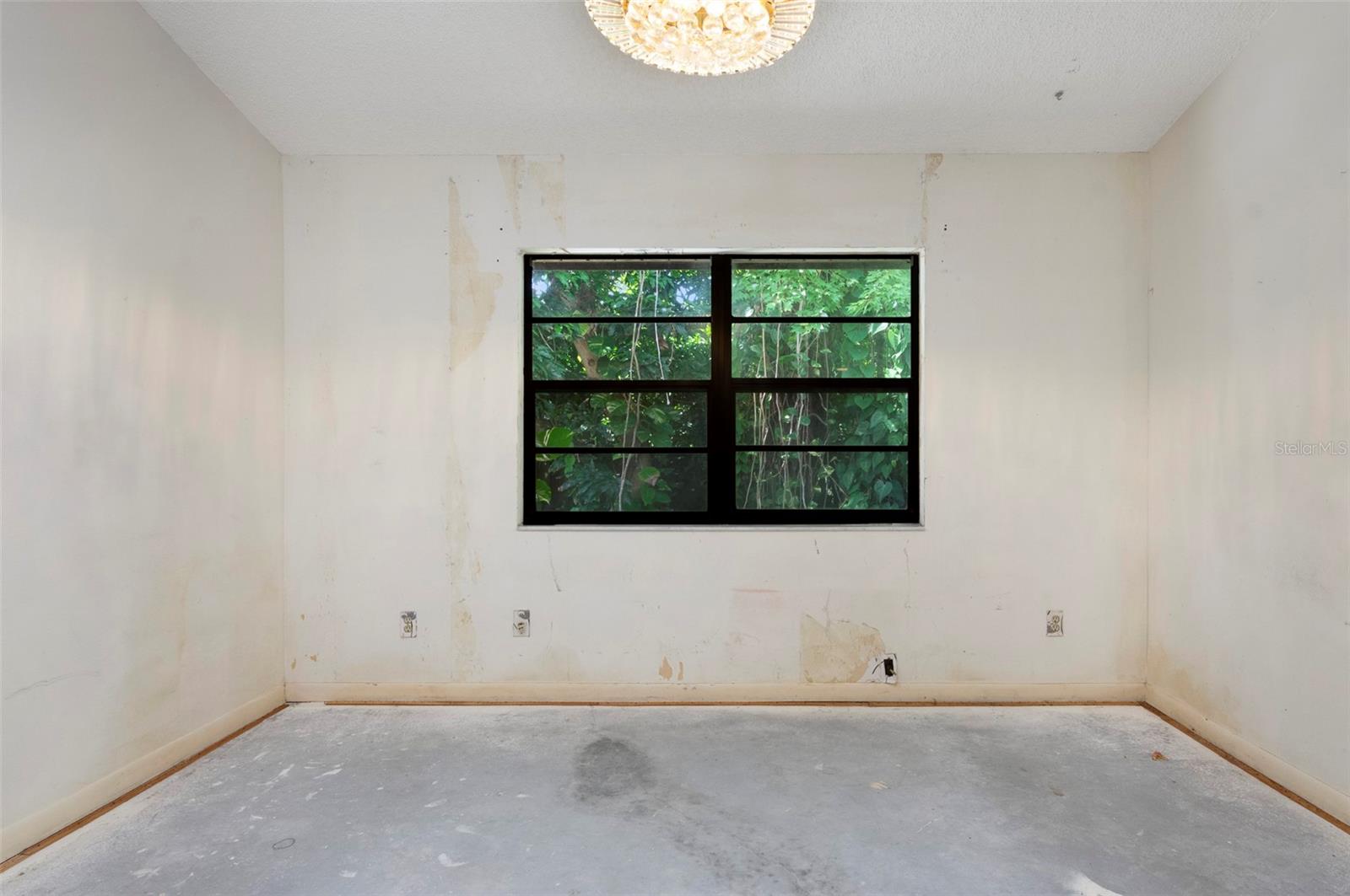Image 15 of 39 For 9942 Lake Seminole Drive W