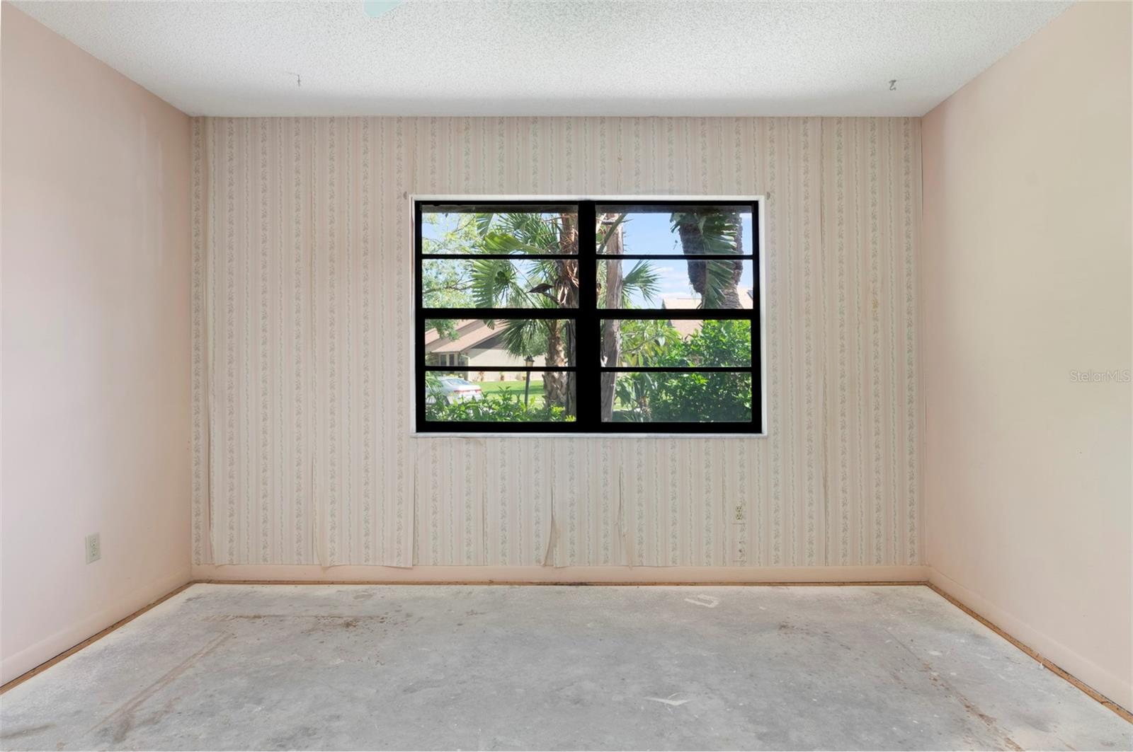 Image 18 of 39 For 9942 Lake Seminole Drive W