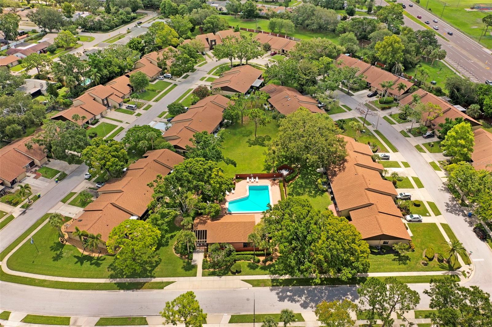 Image 35 of 39 For 9942 Lake Seminole Drive W