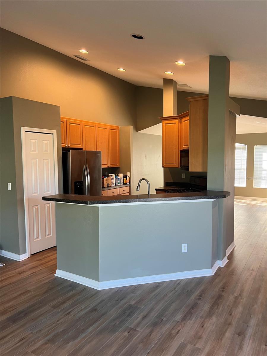 Image 6 of 27 For 6818 Cambridge Park Drive