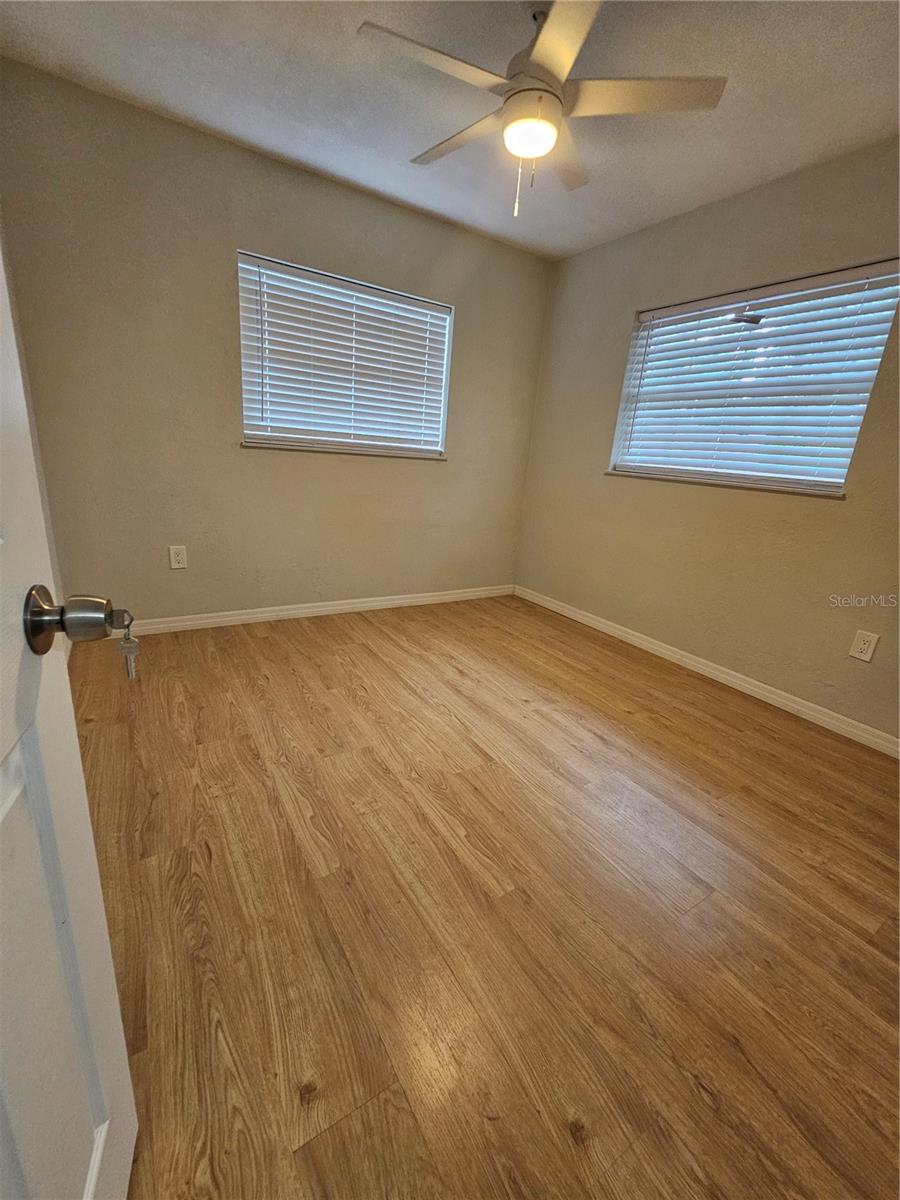 Listing photo id 12 for 7001 60th Street N