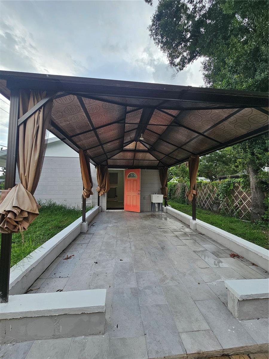 Listing photo id 14 for 7001 60th Street N