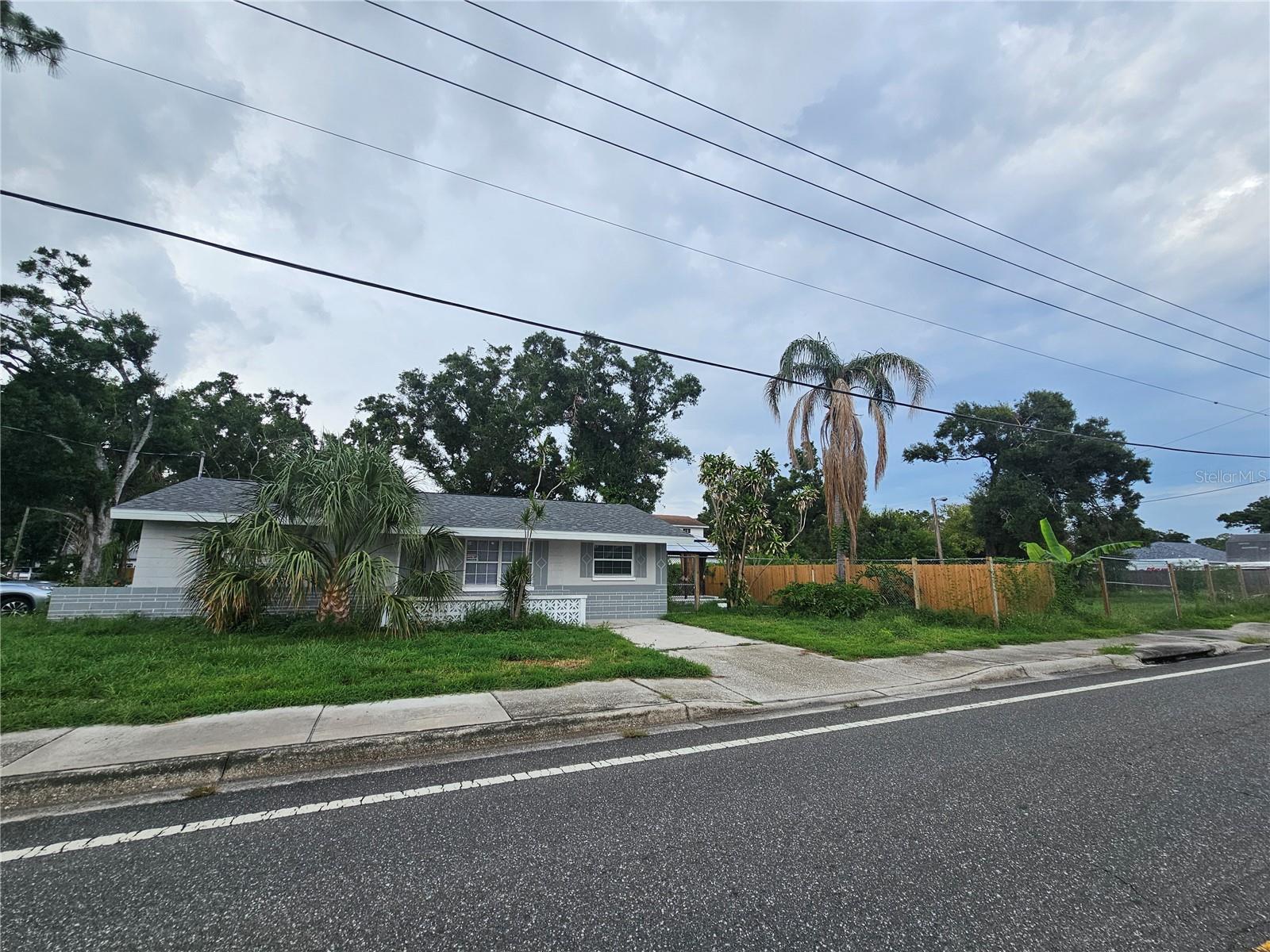 Listing photo id 19 for 7001 60th Street N