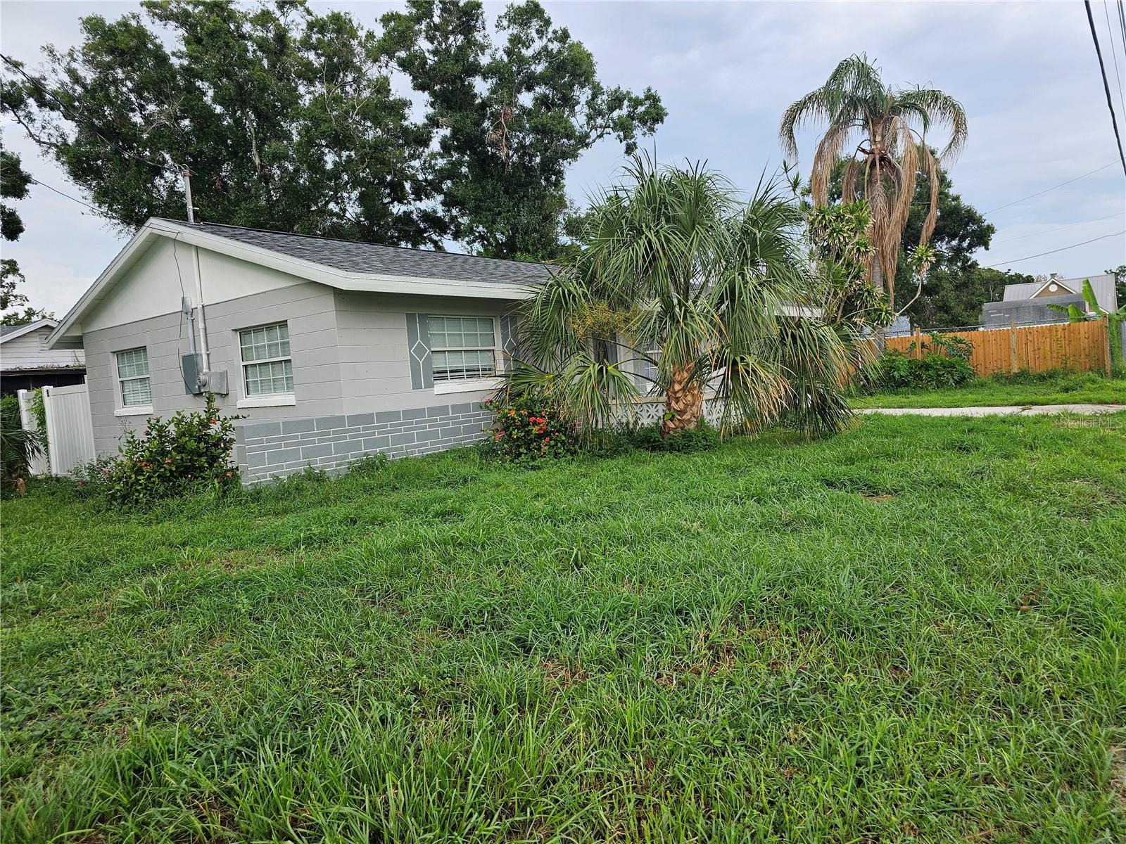 Listing photo id 21 for 7001 60th Street N