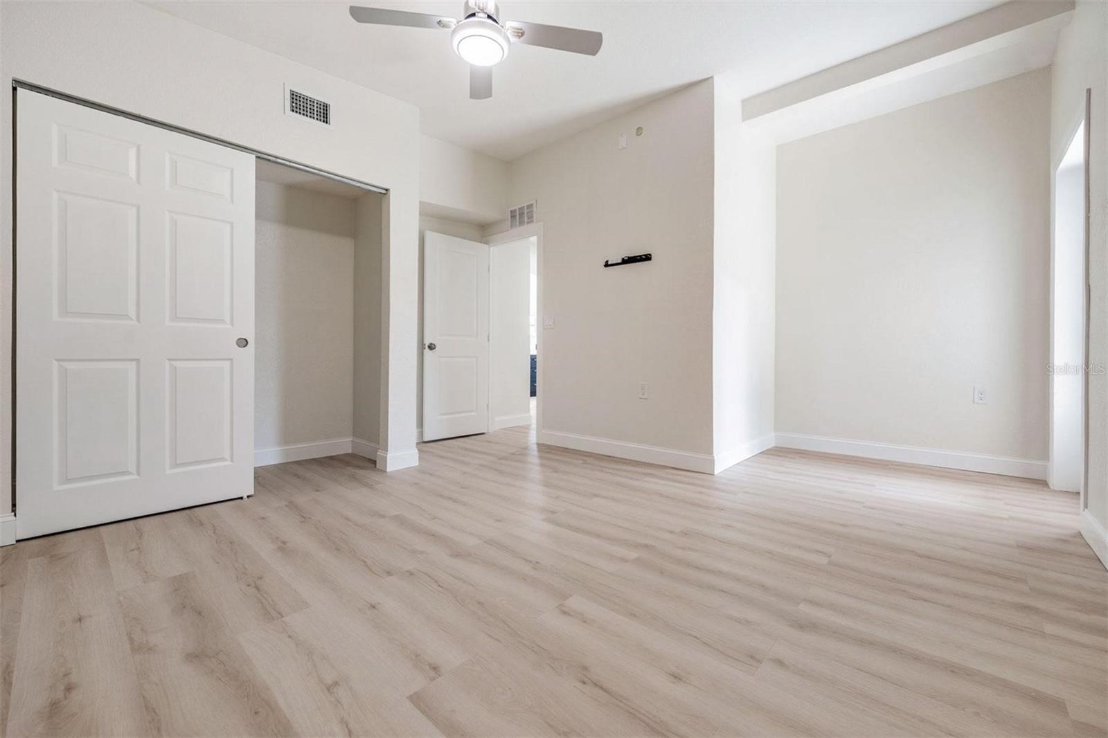 Image 12 of 42 For 4015 Overlook Drive Ne