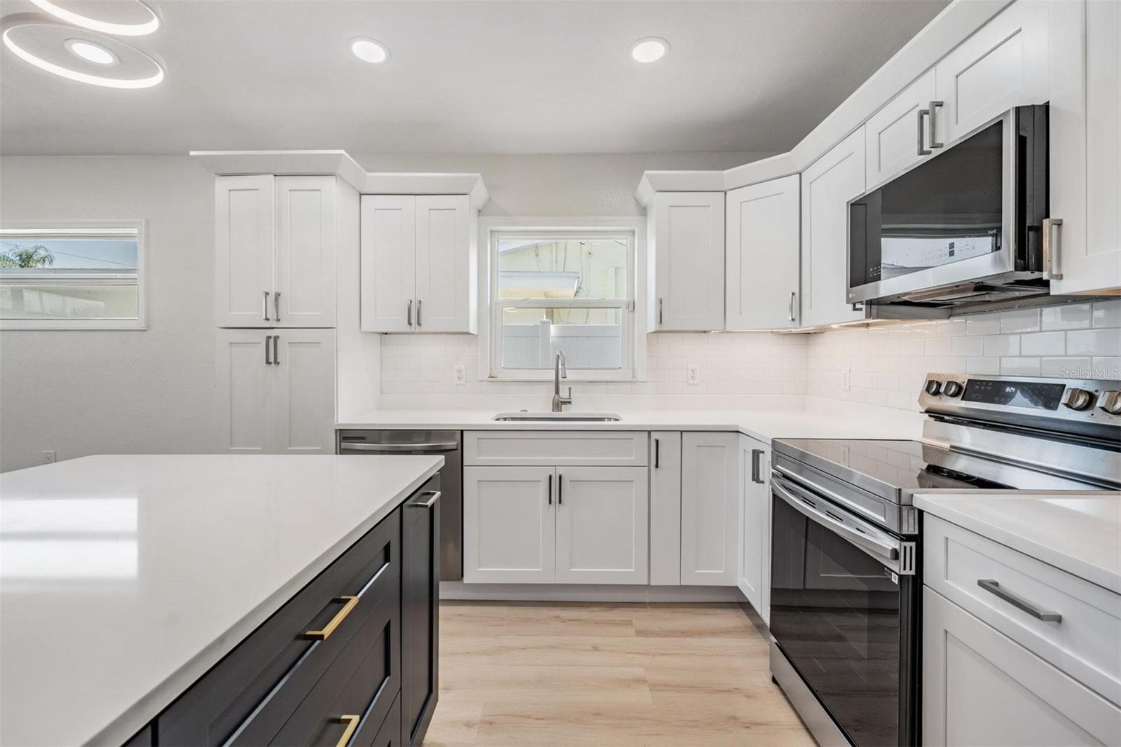 Image 15 of 42 For 4015 Overlook Drive Ne