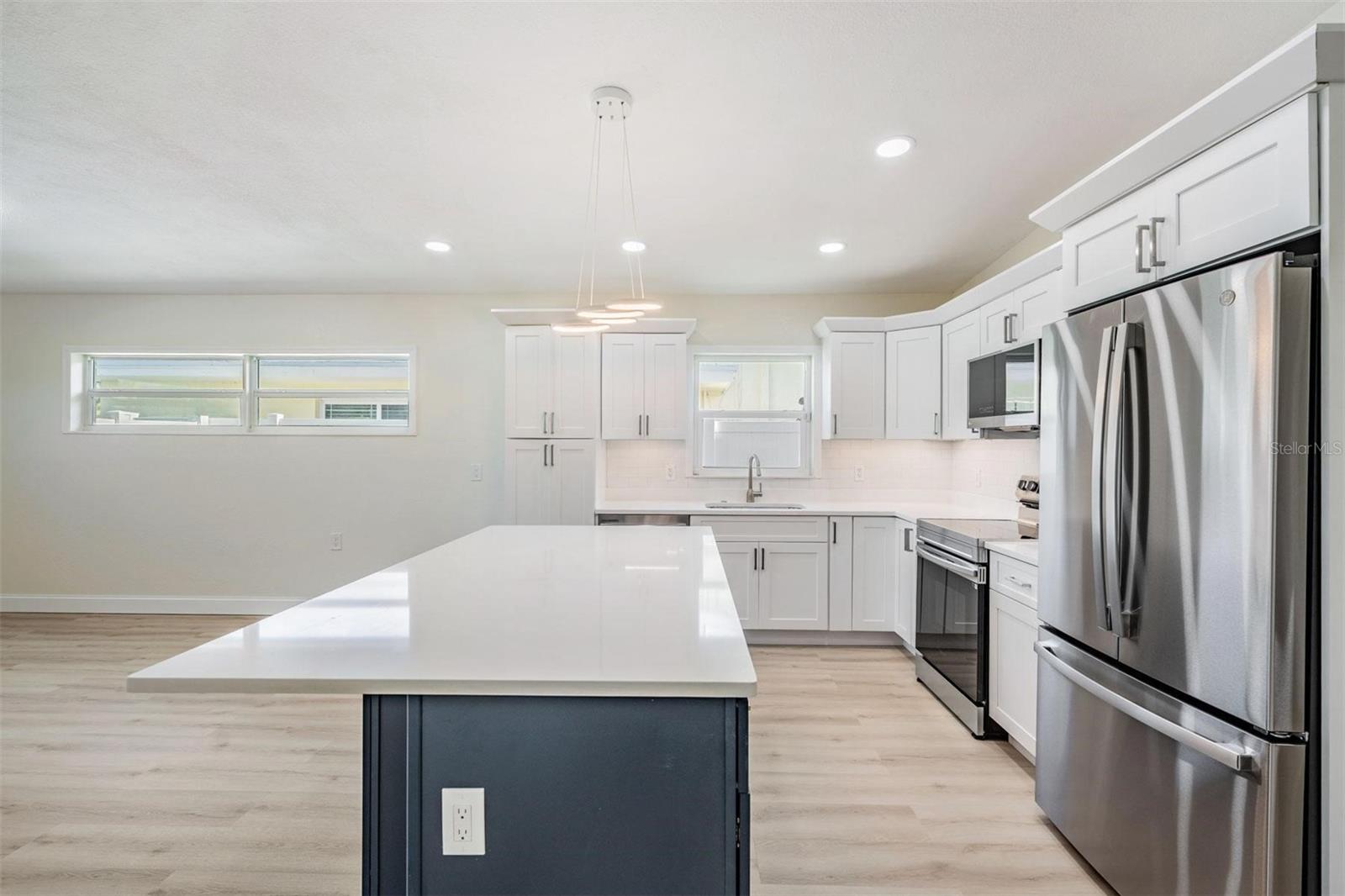 Image 16 of 42 For 4015 Overlook Drive Ne