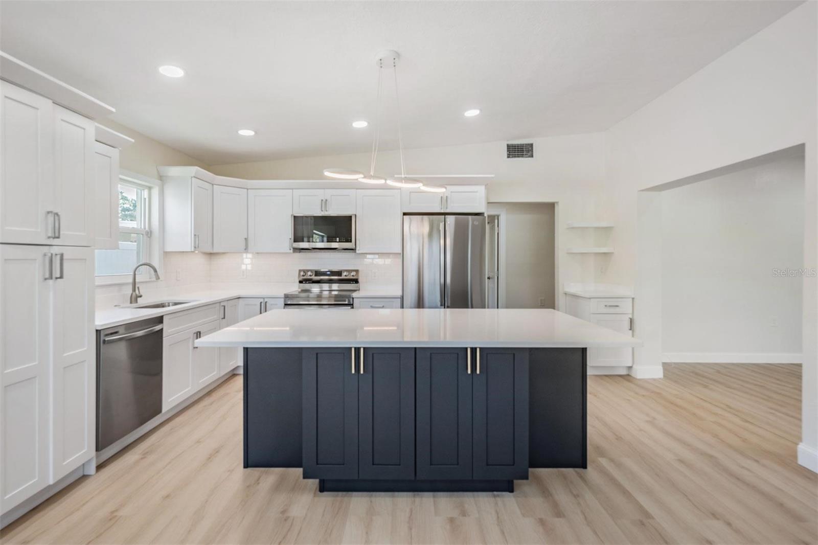 Image 2 of 42 For 4015 Overlook Drive Ne