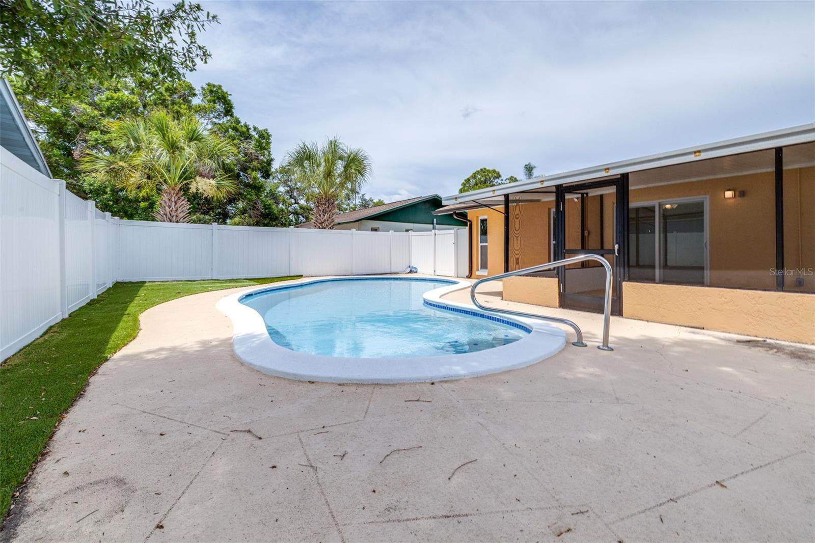 Image 32 of 42 For 8927 95th Street N