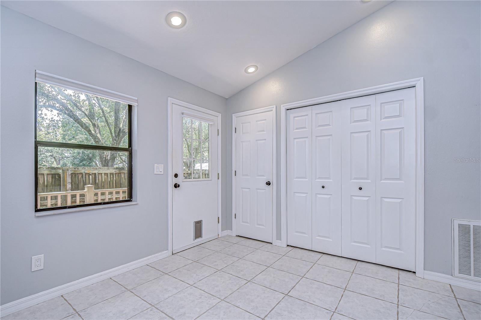 Image 31 of 40 For 512 Pinewalk Drive