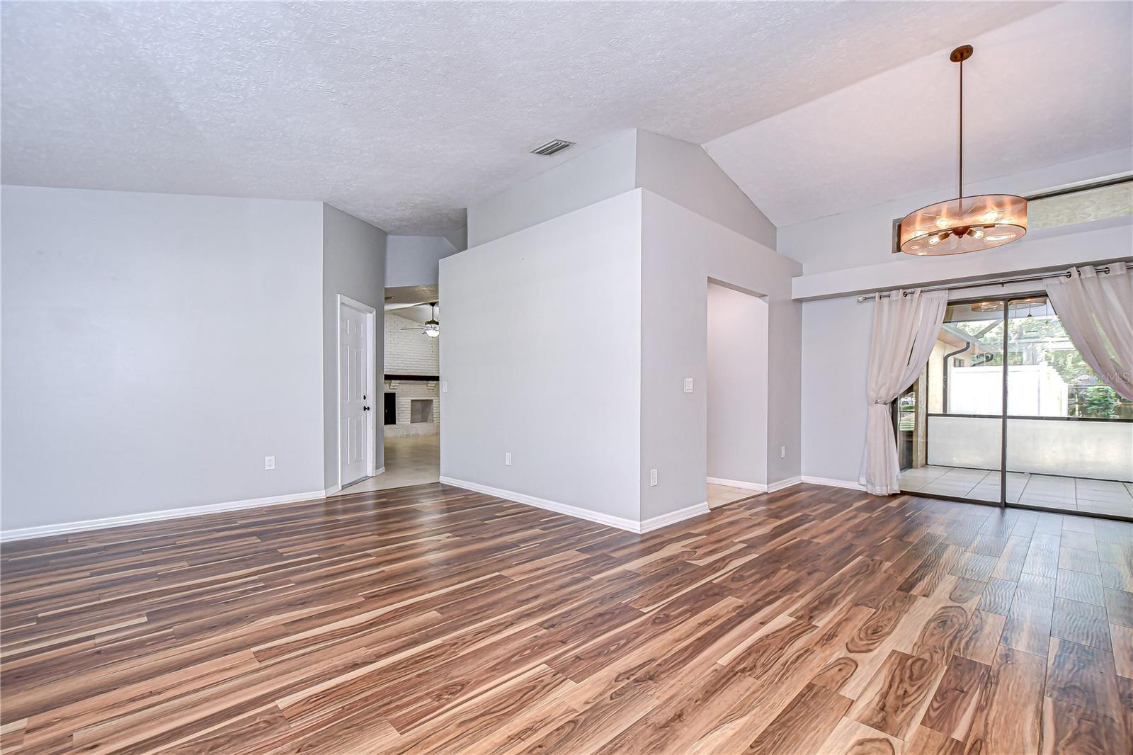 Image 6 of 40 For 512 Pinewalk Drive