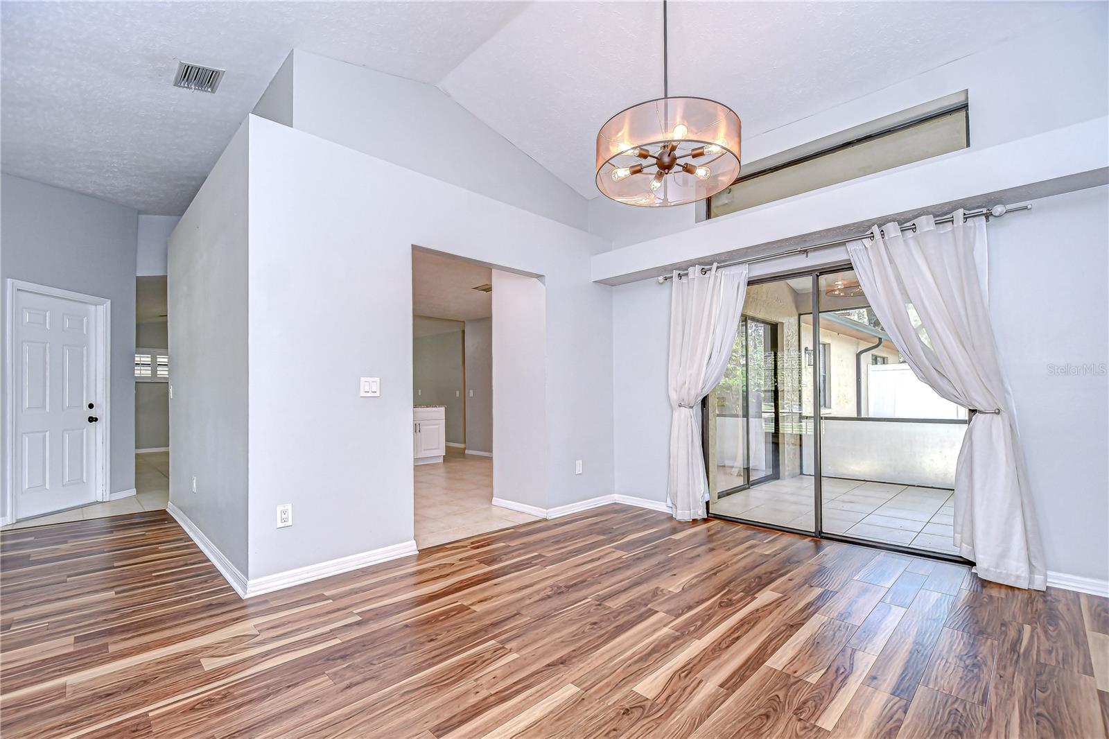 Image 7 of 40 For 512 Pinewalk Drive
