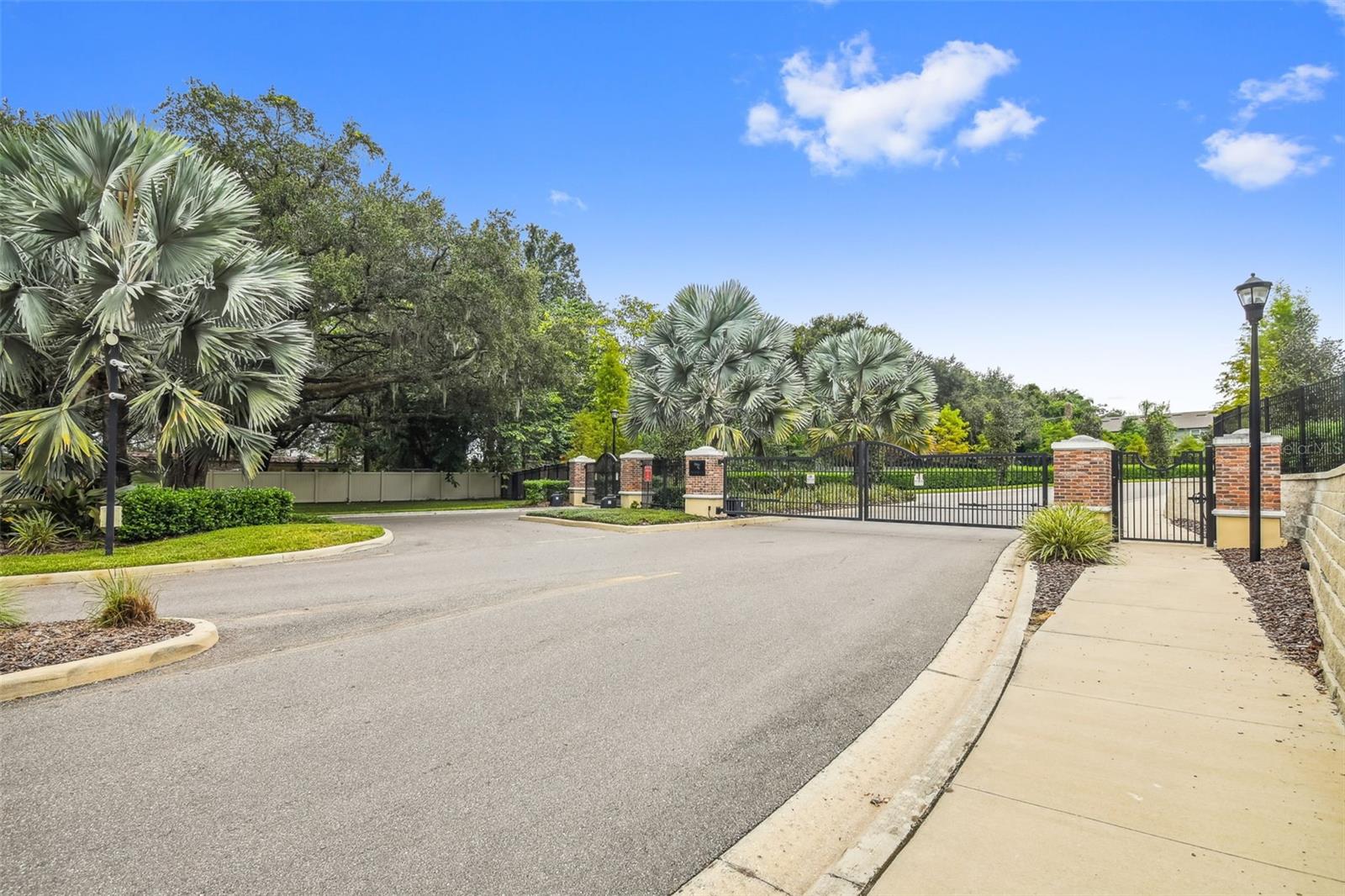 Image 12 of 49 For 5010 Blue Latan Lane