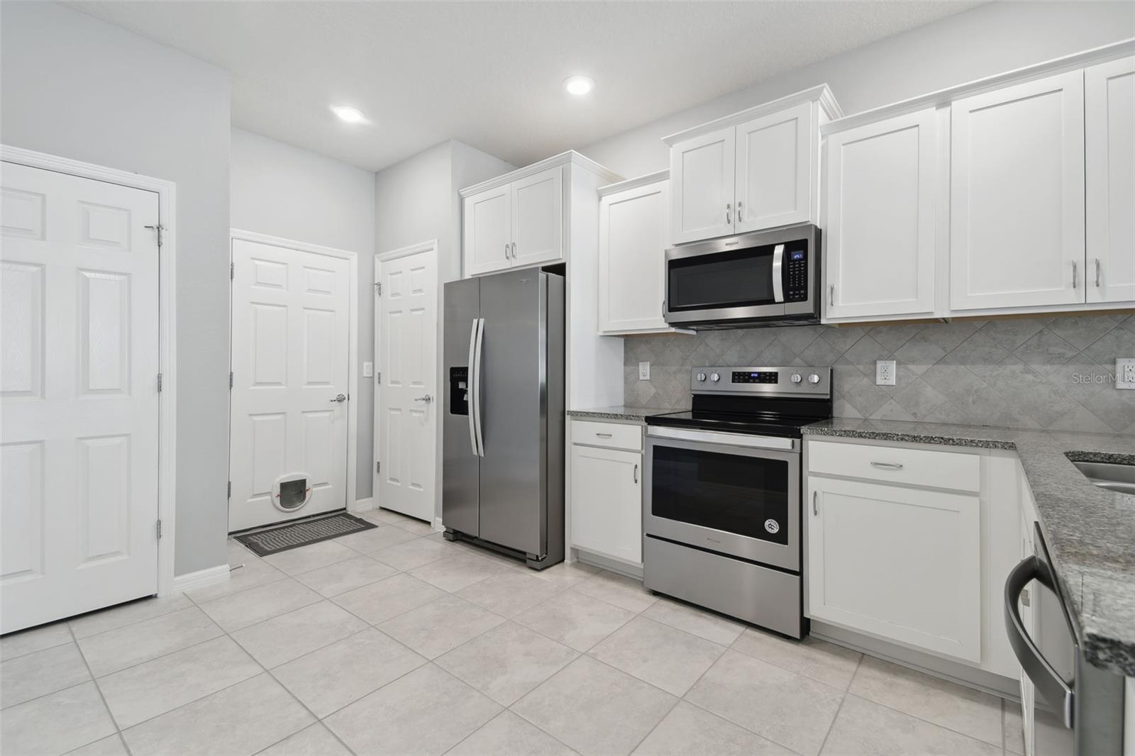 Image 18 of 49 For 5010 Blue Latan Lane
