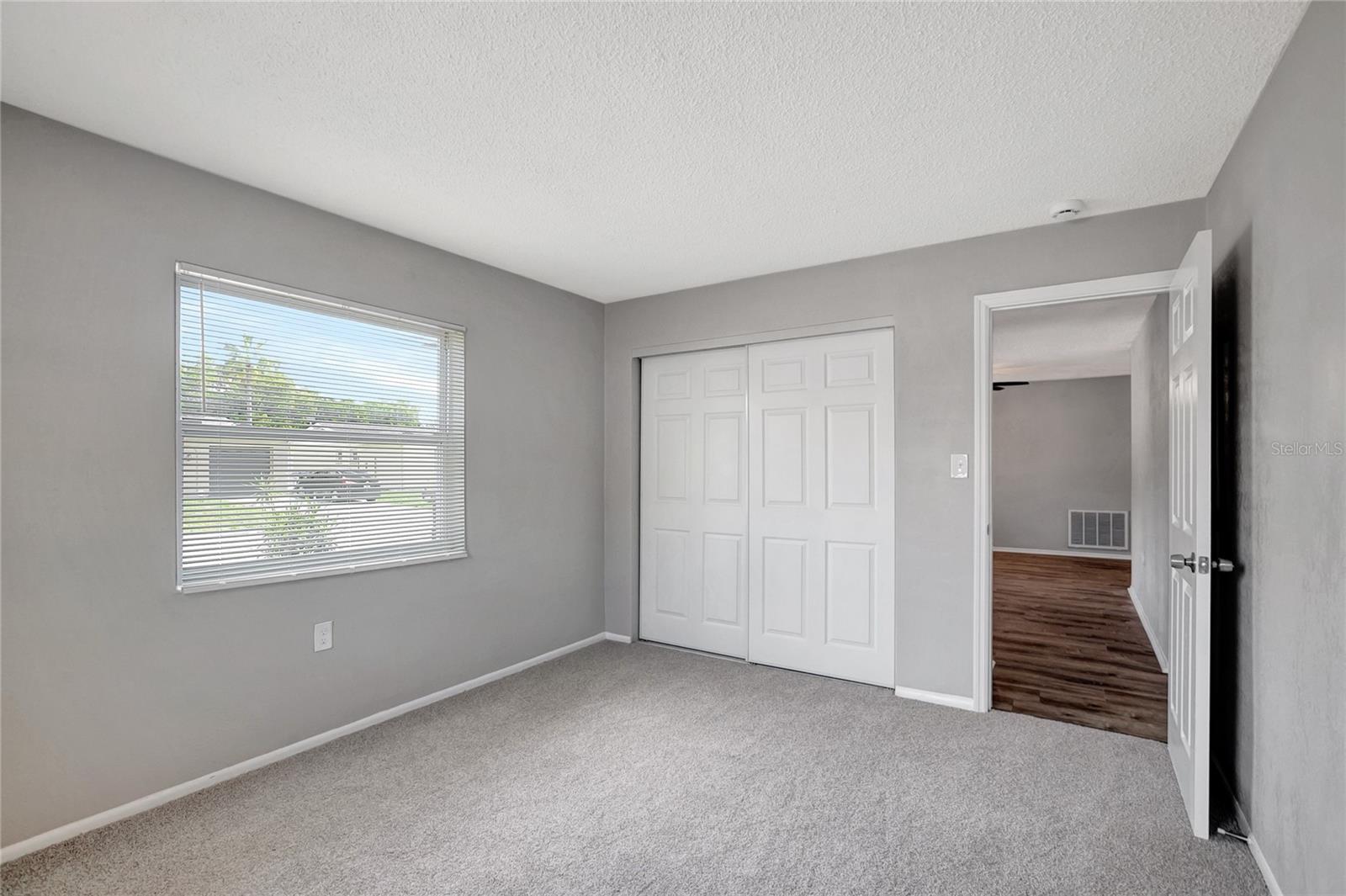 Listing photo id 15 for 8033 Norwich Drive