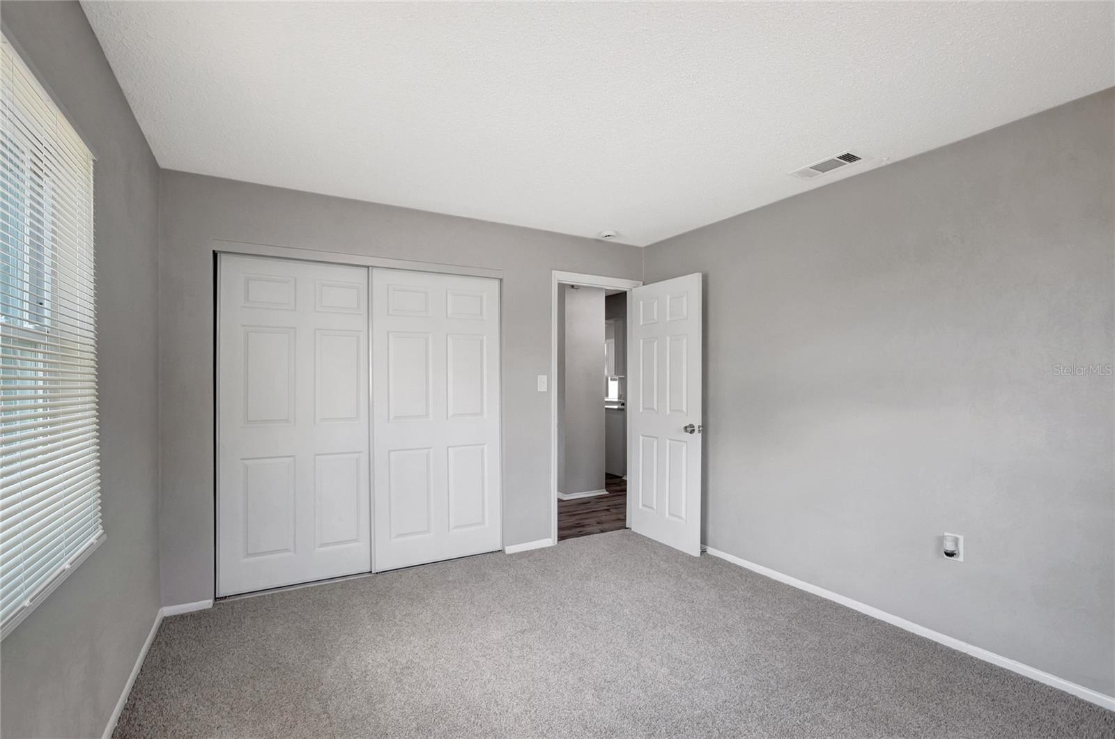 Listing photo id 16 for 8033 Norwich Drive