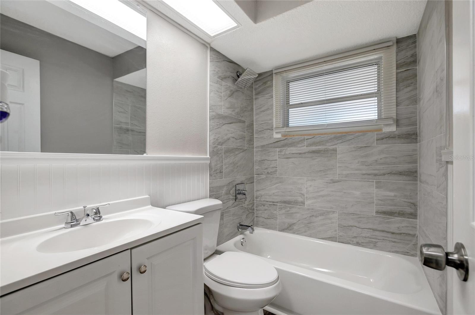 Listing photo id 17 for 8033 Norwich Drive
