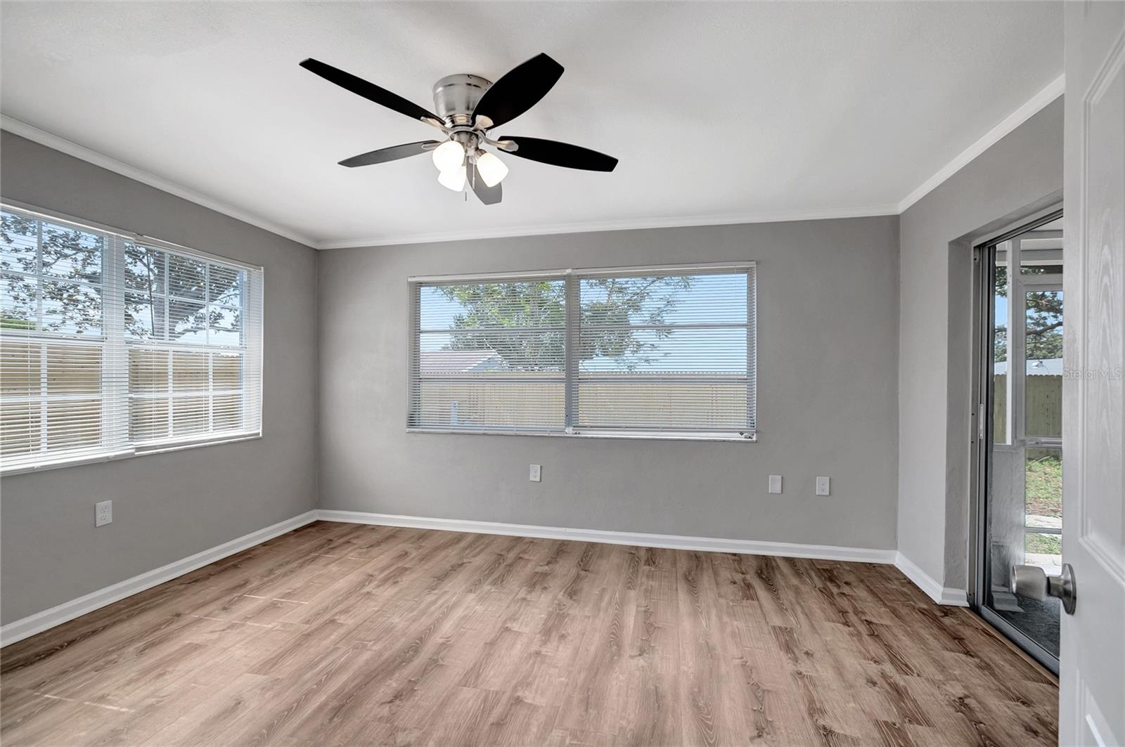 Listing photo id 21 for 8033 Norwich Drive